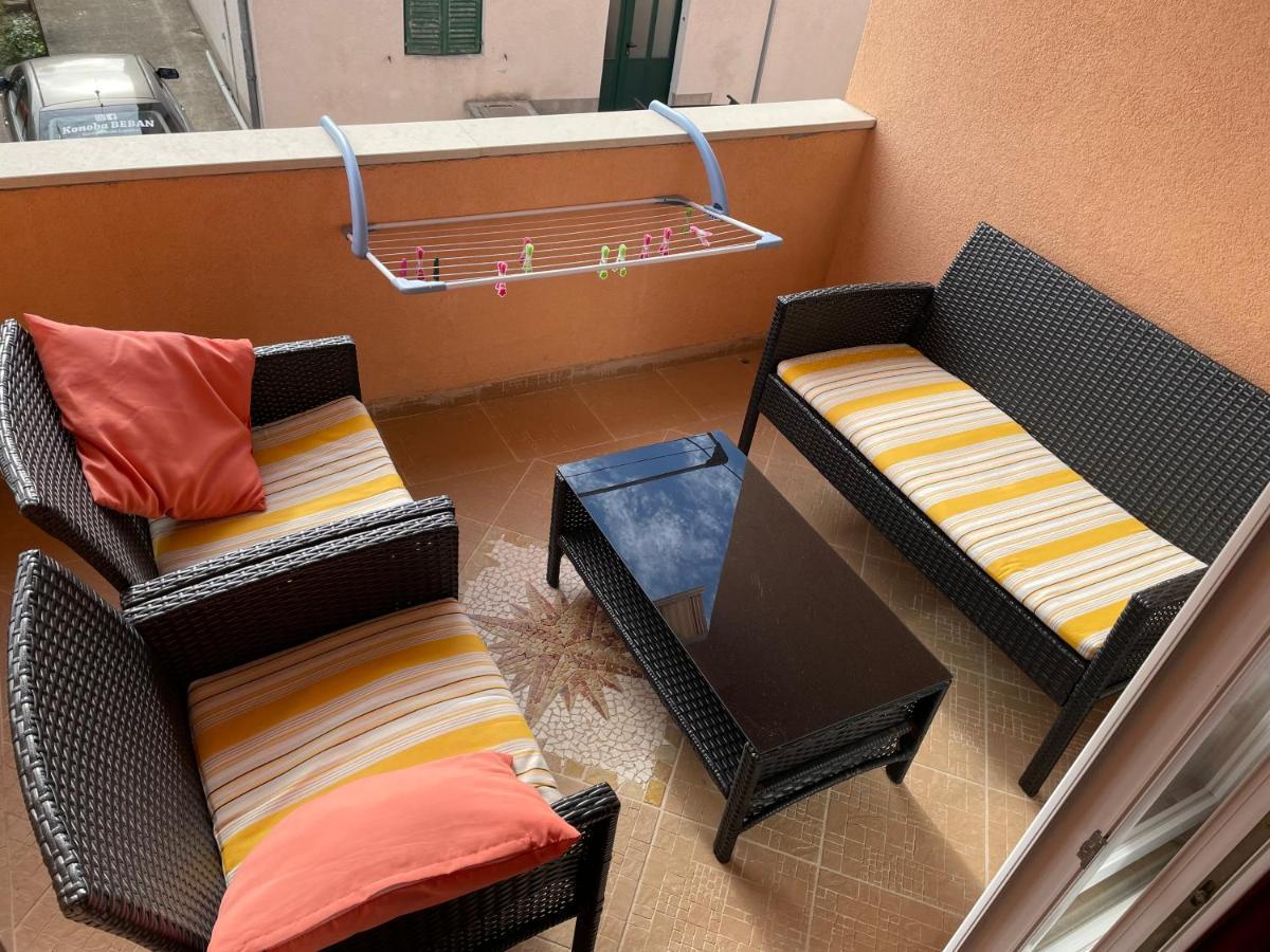 Apartments Dumina Murter Bagian luar foto