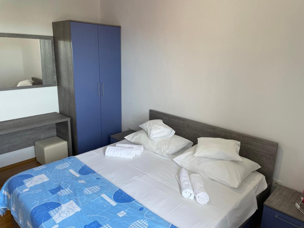 Apartments Dumina Murter Bagian luar foto