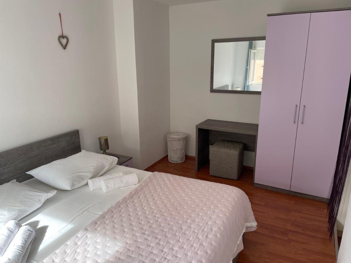 Apartments Dumina Murter Bagian luar foto